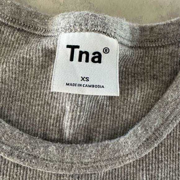 TNA Gray Ribbed Cropped Tank - Picture 2 of 4